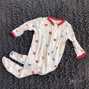 Kyte baby Multi Hearts Zippered Footie. 3-6 months